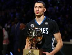 詹姆斯回归赛场，问鼎冠军首场状态亮眼，巴黎圣日耳曼观众沸腾！