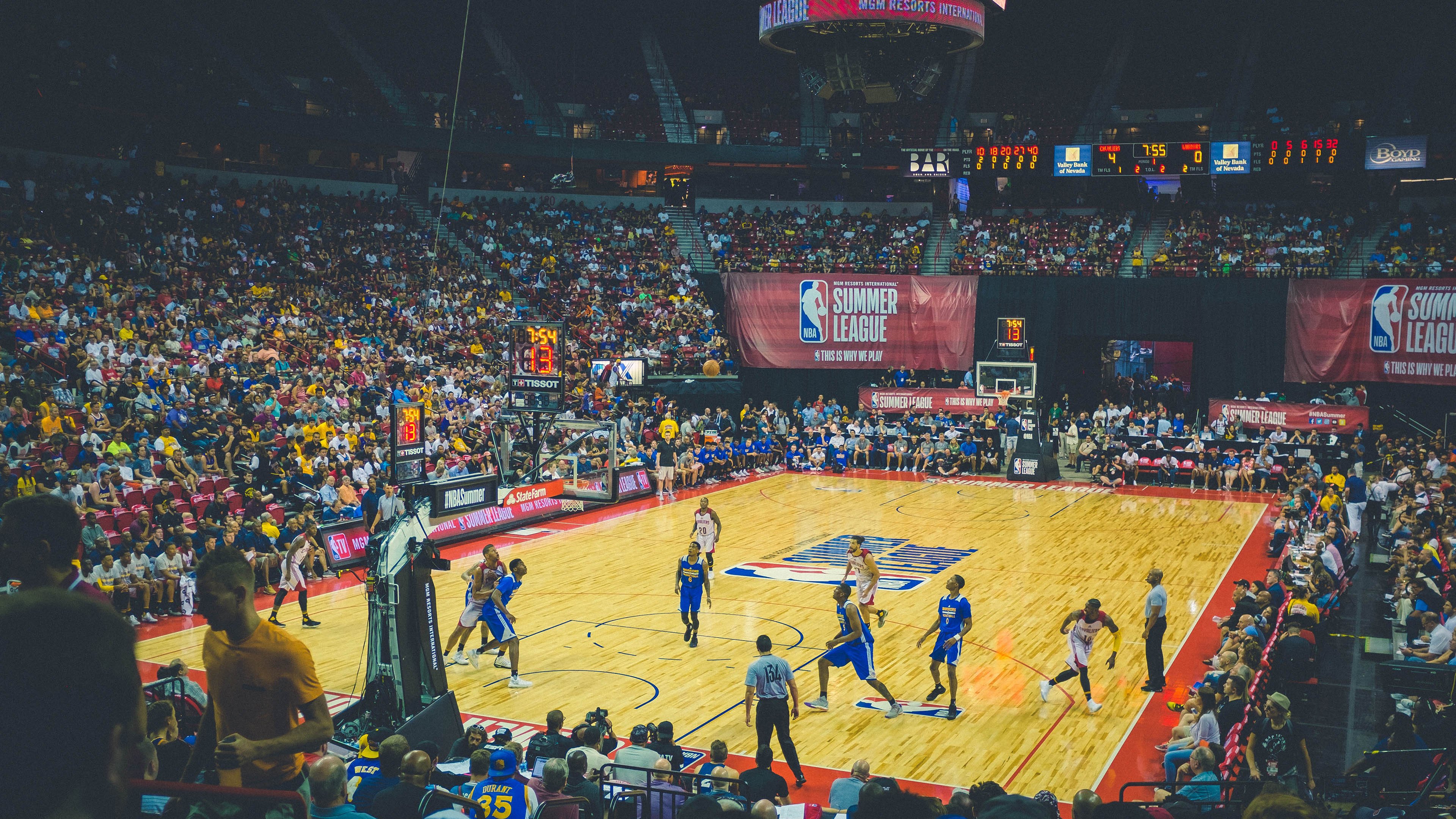  菲尼克斯太阳主帅放话：大奖赛季后赛必胜本菲卡，凯恩冷笑回应